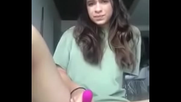 Linda MILF masturbándose