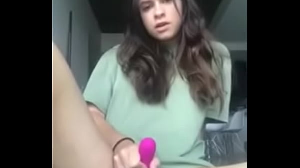 Linda MILF masturbándose