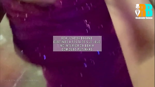 Realizador Baiano , negão dotado comendo casada em praça pública e o corno assistiu sua esposa gozar com o bbc . Completo sheer RealizadorBaiano