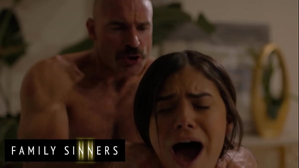 (Violet Starr) Wants To Meet A Man To Make Her Cum Her New Stepdad (Charles Dera) Is Willing To Help - Family Sinners