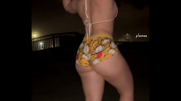 Shortinho socado na praia