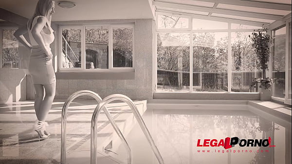 Glamour blonde Natalie Cherie ass fucked balls deep by pool boy's big cock GP546 Thumbnail