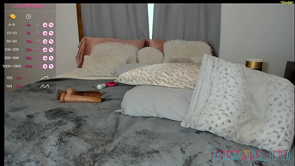 Sexxylaurab squirt with dildo