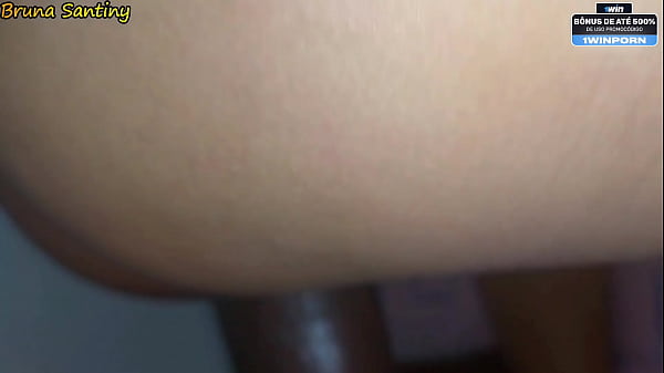 Se aproveitou do marido ter saído e foi dar pra outro sem camisinha.