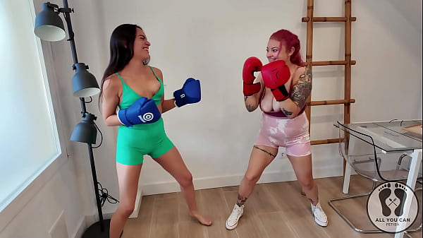4K FEMALE BOXING FIGHTER TITS BOUNCING EACH OTHER Thumbnail