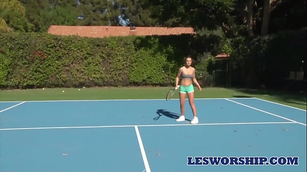 MILF Sarah Vandella Seduced By Lesbian Teen In Hot Tub