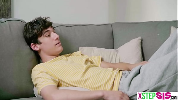 Stepsister teen Chloe Temple must have really good pheromones