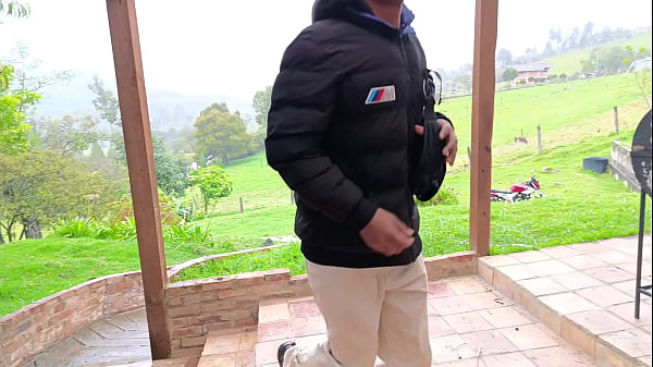 El tecnico resulta ser stripper y me da y una muestra con follada y todo.