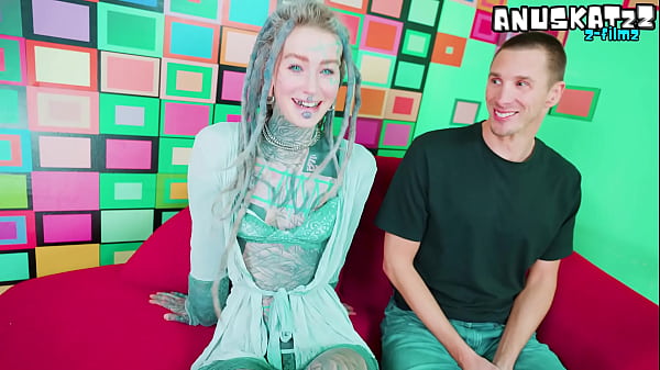 Gót lány próbafelvételen szembesül óriási fasszal