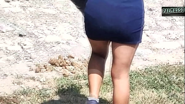 sexo no campo com um estranho secretamente em um carro