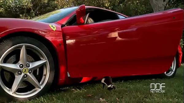 Foot frenzy on a Ferrari! Thumbnail