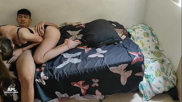 MI VECINA ME ESPERA EN SU HABITACION CON EL CULITO LISTO PARA RECIBIR MI VERGA. PARTE 1