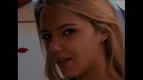 Loira gostosa de pau e suco de porra