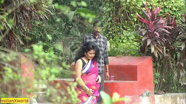 Fantasia de sexo de esposa de milionários indianos em resort! Sexo de uma noite