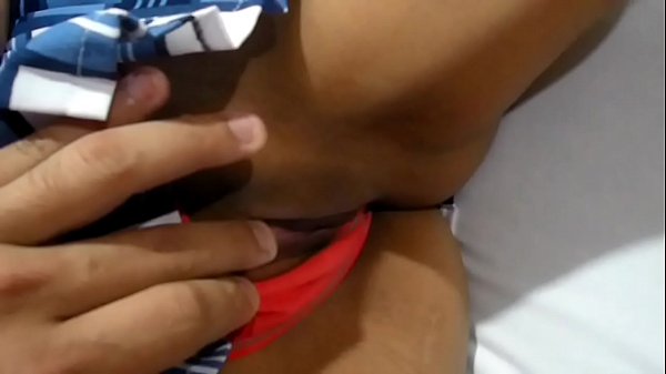 hermano se encuentra a su hermana colegiala d. y se la folla