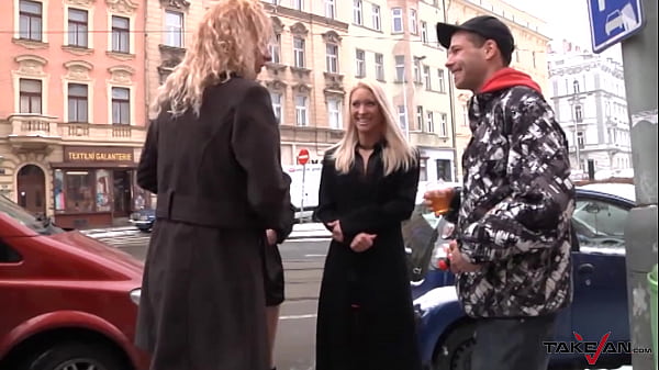 Laura and Uma fucking amateur guy in the car