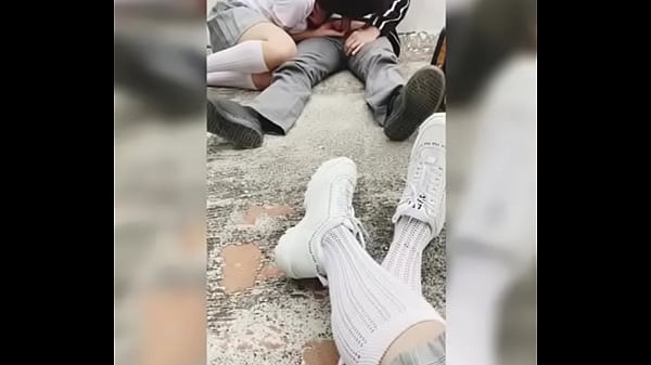 Mejores AMIGAS Estudiantes Putitas de la ESCUELA Técnica se Graban Chupándole la VERGA a un Wey y Cogiendo en la Escuela! Colegiala Mexicana Amateur Follando en Público, Alumnos Precoces! Parte 1