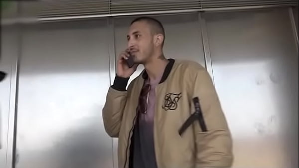 He proves he can pick any girl at the Barcelona beach