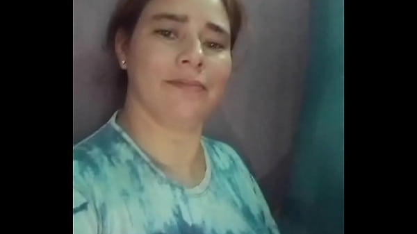 Una selfie atrevida debajo de la remera