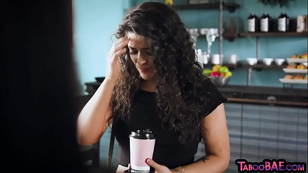 As gatas com seios médios gostam de rimar e transar