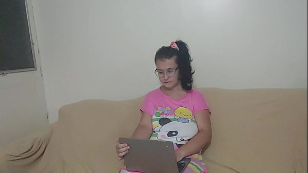 Primo me pega olhando garotas