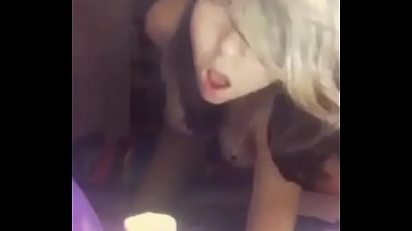 fingers on tail Thumbnail