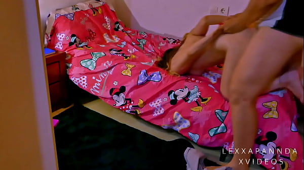 HIJASTRA DE MI AMIGO ESTA EN SU HABITACION PARA QUE LA FOLLE DURO