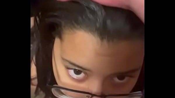 Megcsaló latin lány kielégít