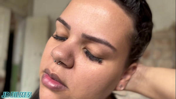 MULHER CASADA FAZ FESTA FECHADA EM CASARÃO ABANDONADO