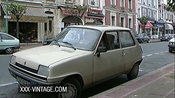 Unfaithful wife Helena Mirelli in a vintage threesome