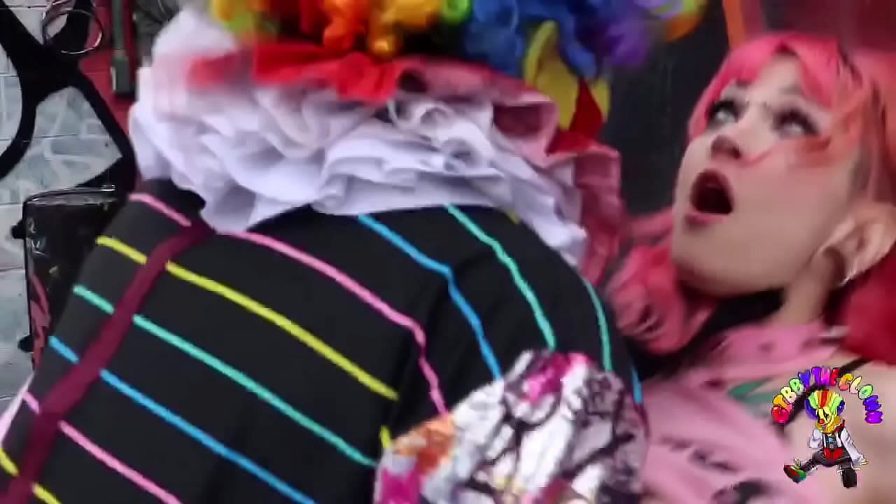 Fottuta gotica mostruosa dopo il concerto di Halloween