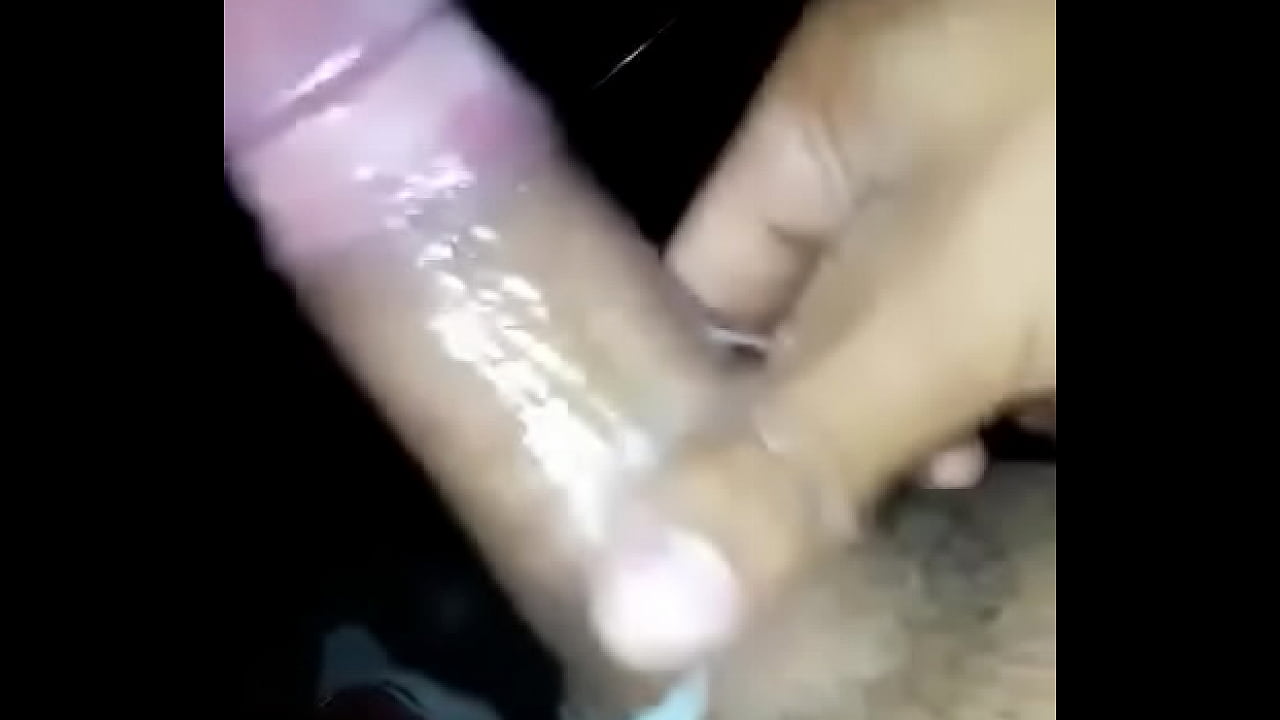 Hetero se masturba en su cama grabandose hasta venirse fb(Angel Skaf  Guillen) - XVIDEOS.COM