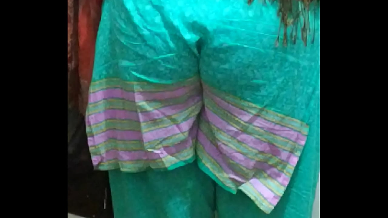 Bangladeshi milf showing her big pic