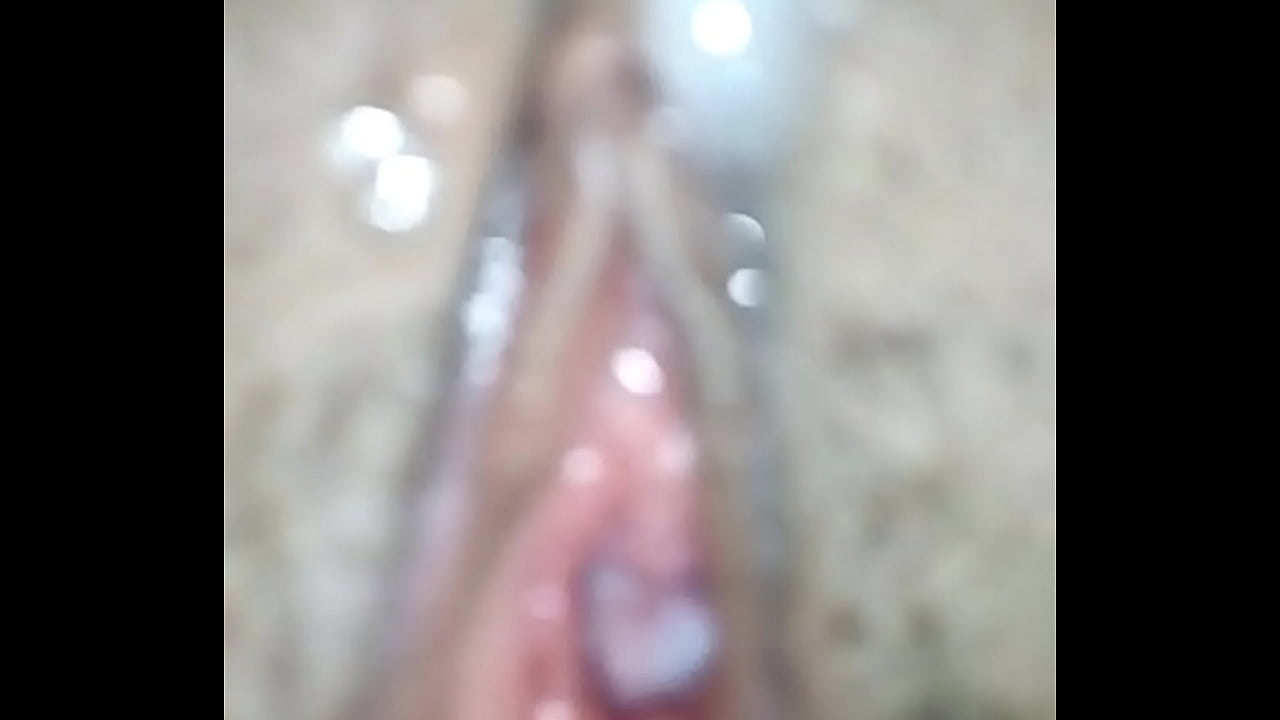Shooting sperm in pussy