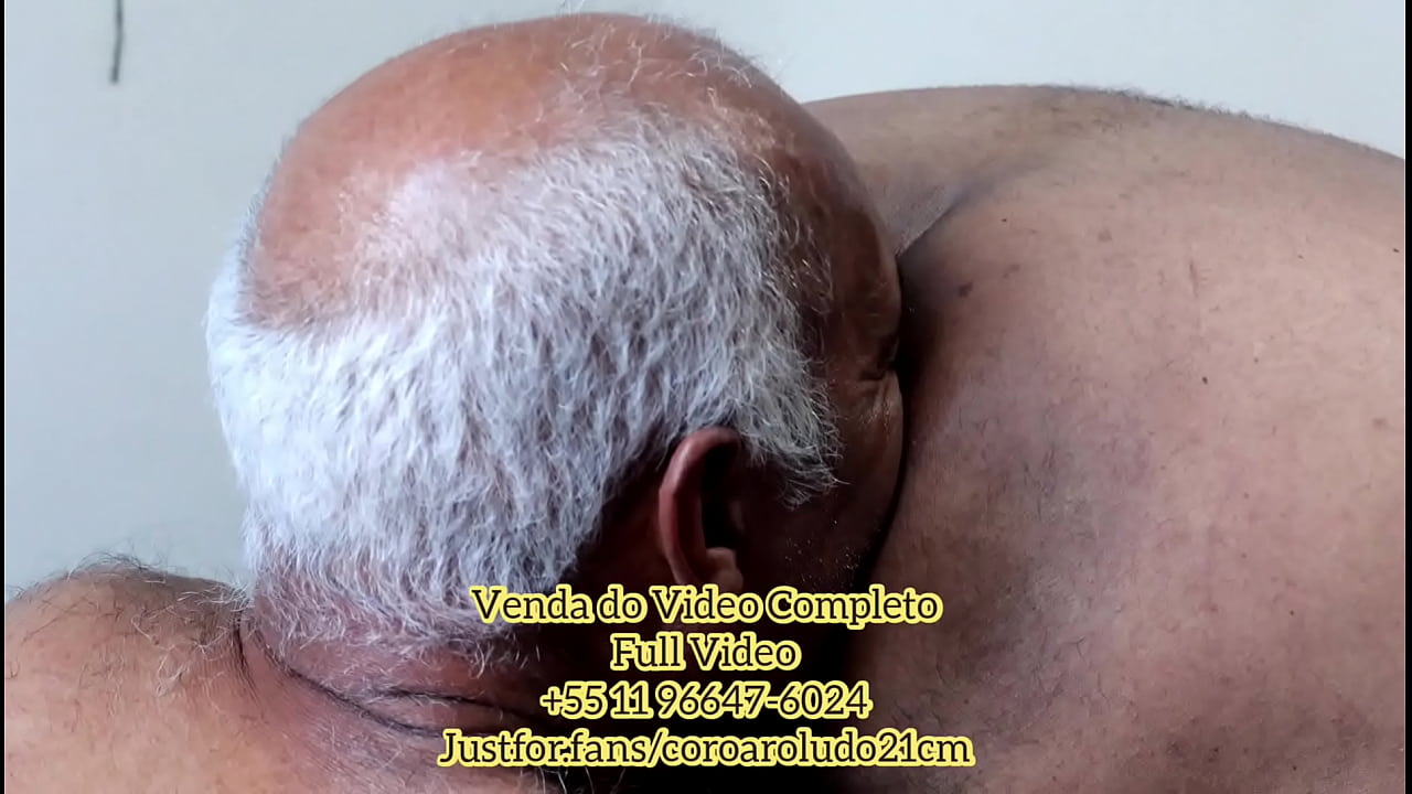 Coroa Roludo Fodendo Negão Gordinho - Video Completo com gozadas 29 min no WhatsApp  55 11 96647-6024