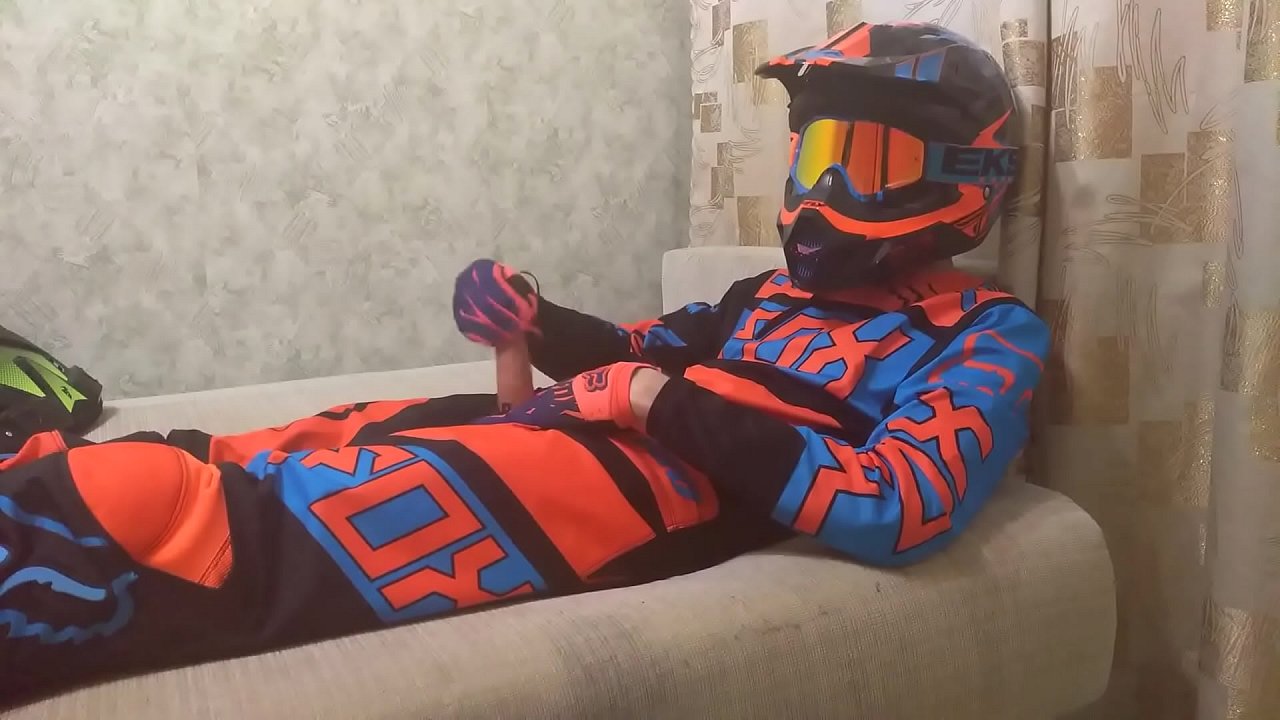 Көп еркек қалыңдықты сиқытады