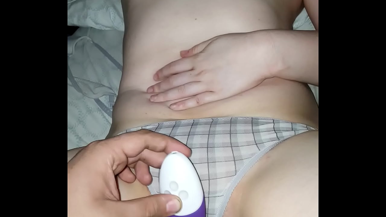 Gostosas
 First uploaded video, using my girlfriend's vibrator on her tight pussy Premium XXX Videos - Xvideos27.com