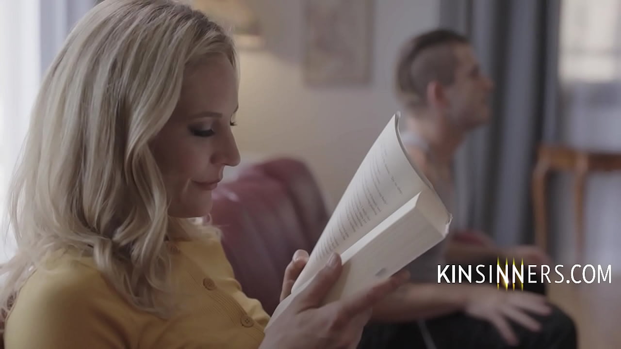 Footfetish
 Step Mom's Obsession With Erotic Novels - Mona Wales XXX Videos - Xvideos.nhentaix.com