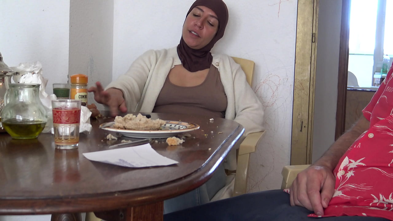 Porno ona eshagini yuvadi