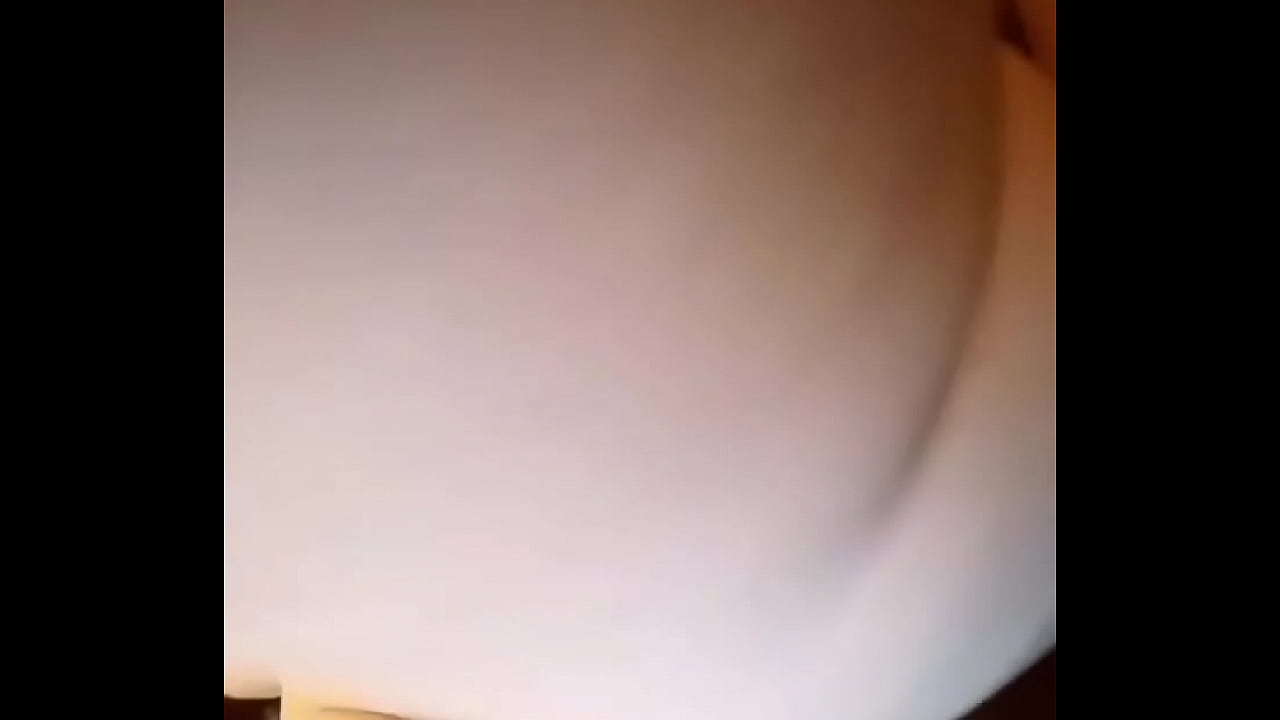 gotica culona latina enormes tetas masturbandose