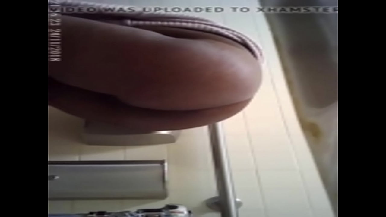 ebony voyeur piss wc