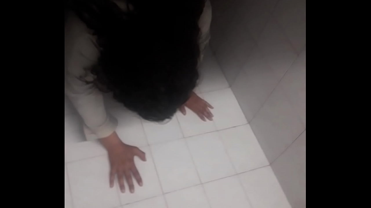 Garchando en el baño