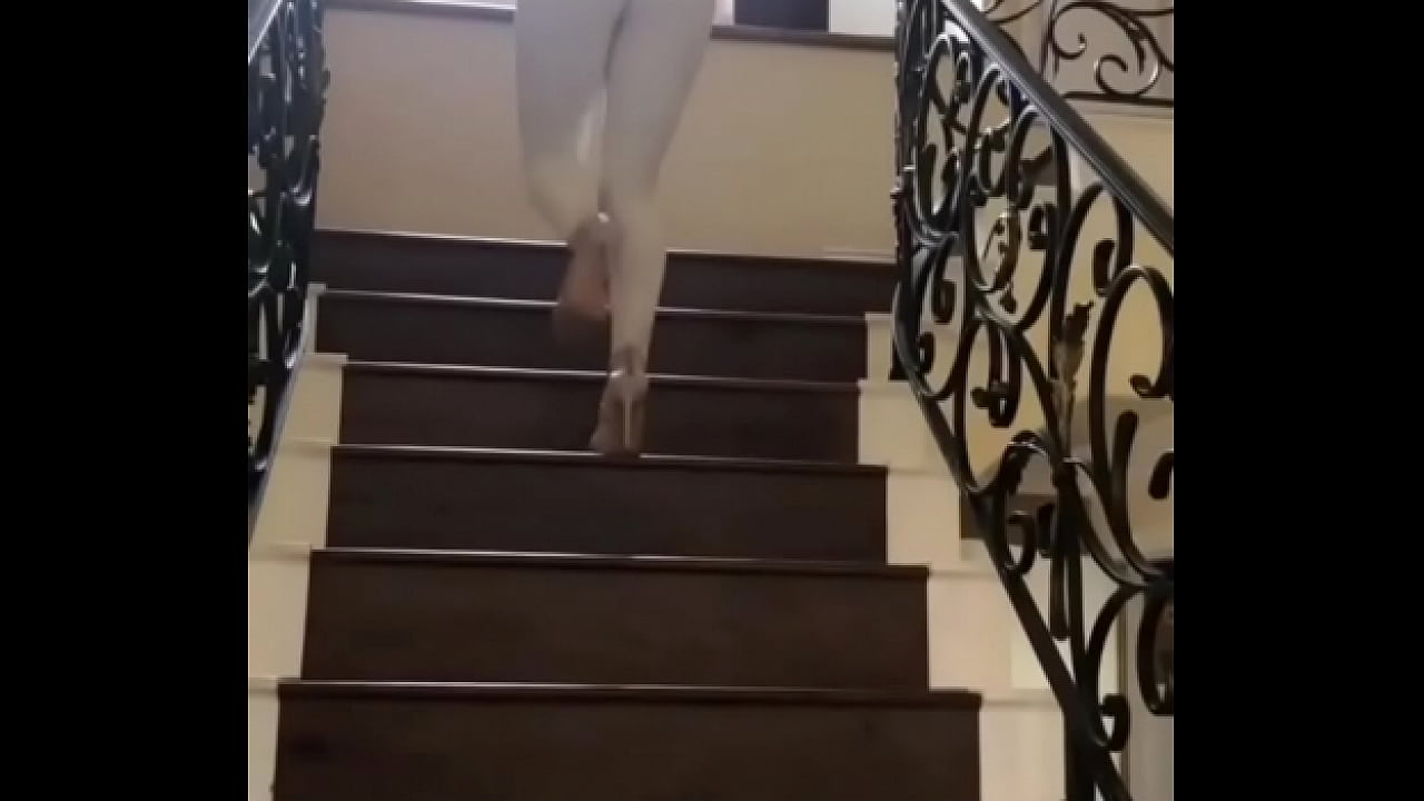 Tess Kielhamer walking on the stairs XXX HD Videos - Xxx.svscomics.me