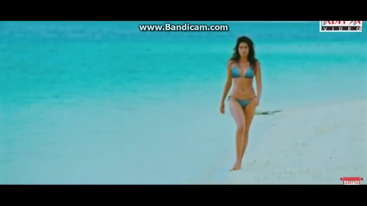 Shraddha Das Hot beach Walk photo