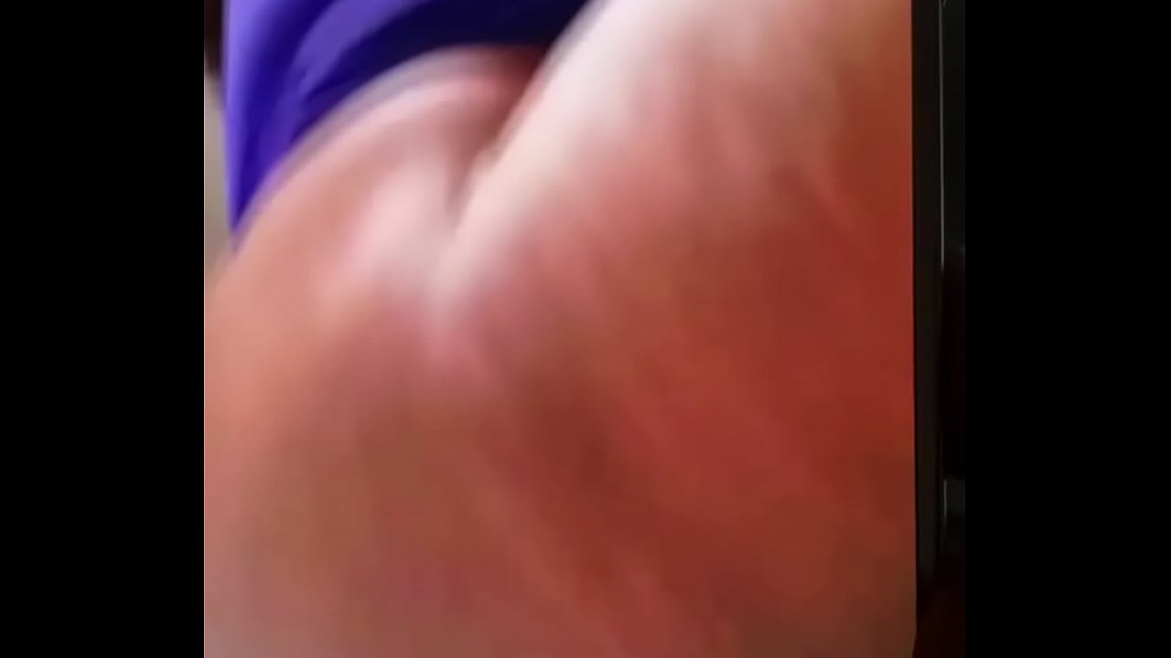 shemale gets handjob guy