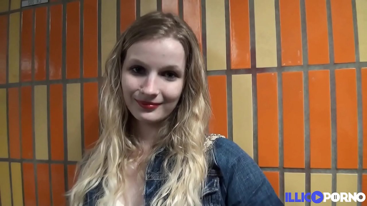 Elle se fait démonter le cul et la chatte Elle se fait démonter le cul et la chatte