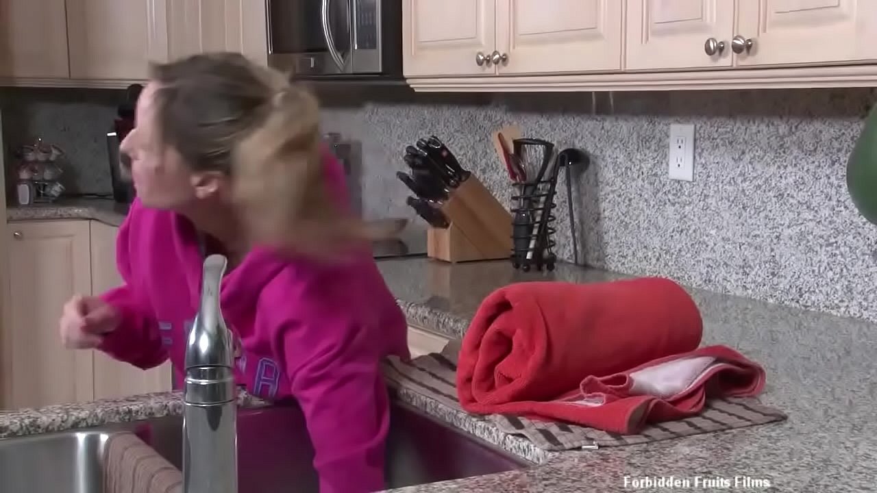 мачеха застряла. Jenny lux мачеха. никки брукс. девушка застряла в стиралке. мачеха застряла в стиралке.