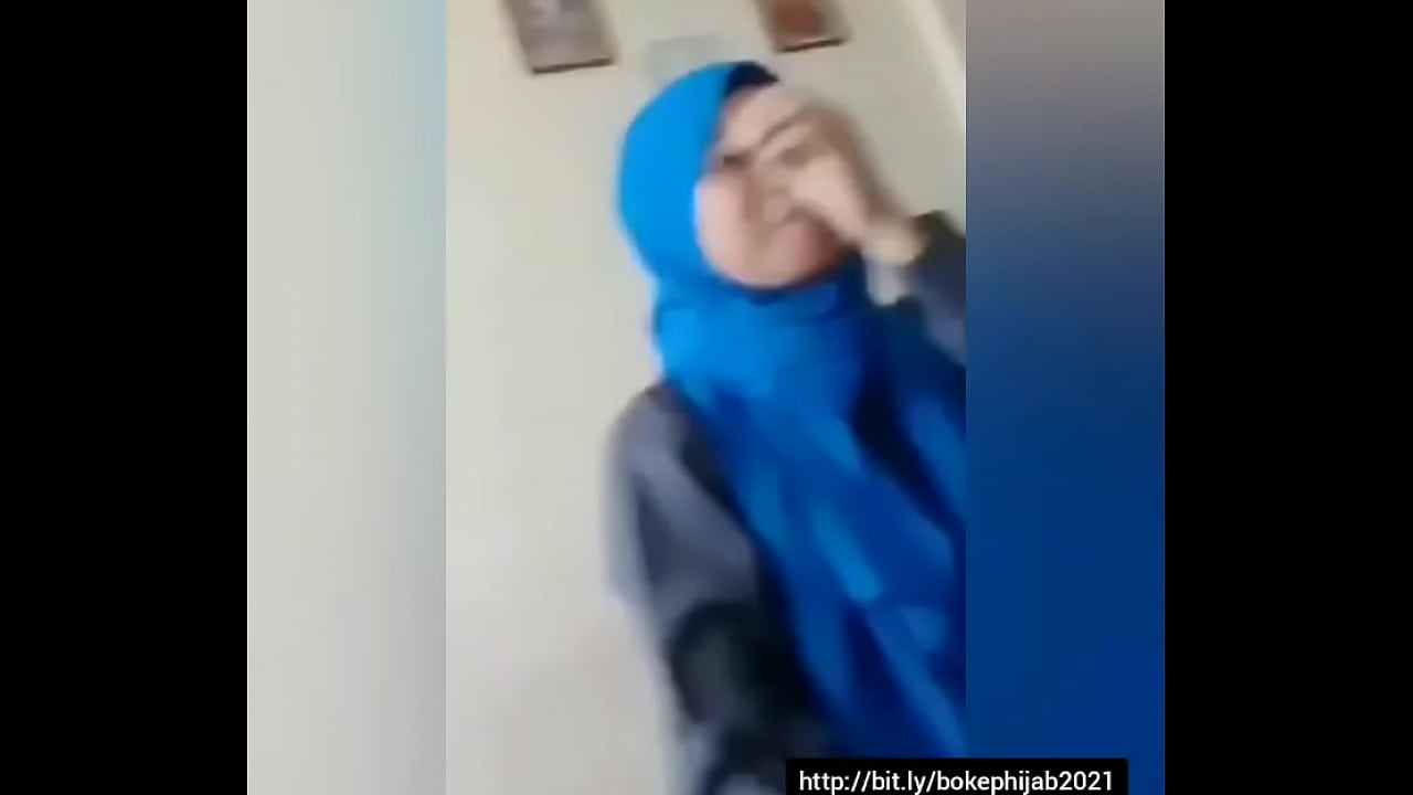 Bokep Indonesia Jilbab Blowjob Malu-Malu - photo