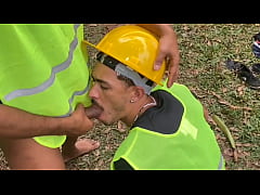  - Obra parada, cu arrombado! Operários meteram pesado em pleno dia do trabalhador.