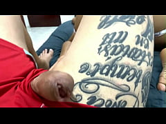  - Hermanastra chatiando con su novio, le toco su gran culo y me dice que le meta la polla